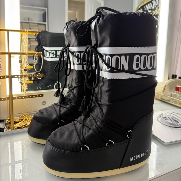 Moon Boot Shoes - Moon Boot Women's Black Winter Boots